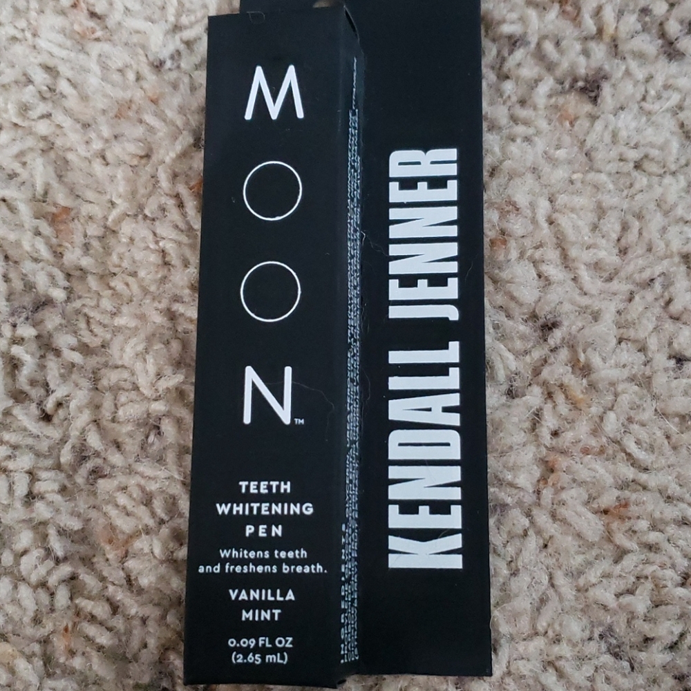 Kendall Jenner Teeth Whitening Pen